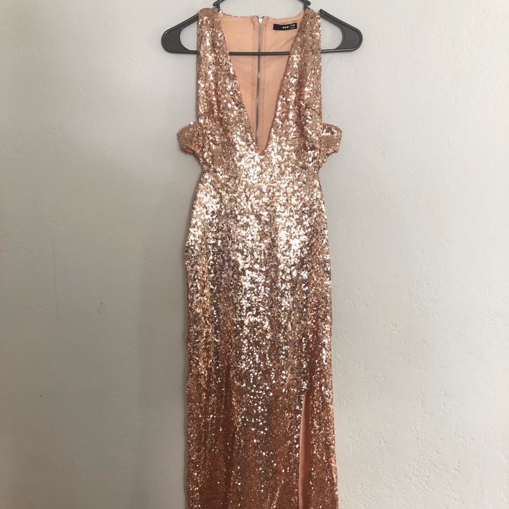 Gold sequenced prom dress - Picture 1 of 3